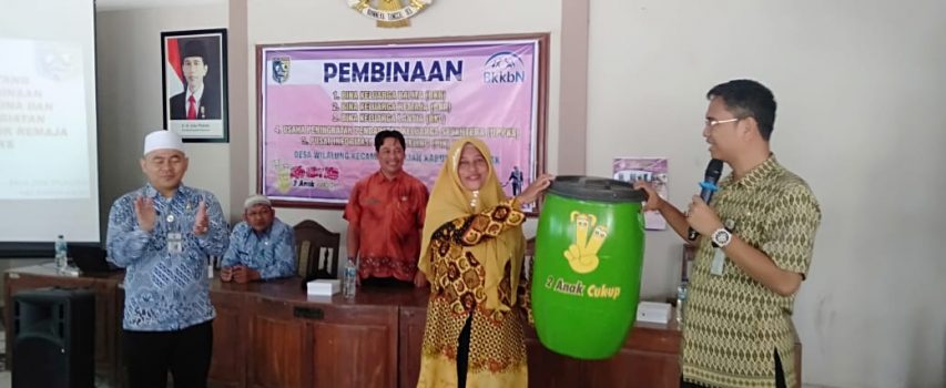 Launching Tempat Sampah Promotif KB dalam Pembinaan Kelompok Tribina dan Kelompok Kegiatan (Poktan), PIK Remaja dan UPPKS