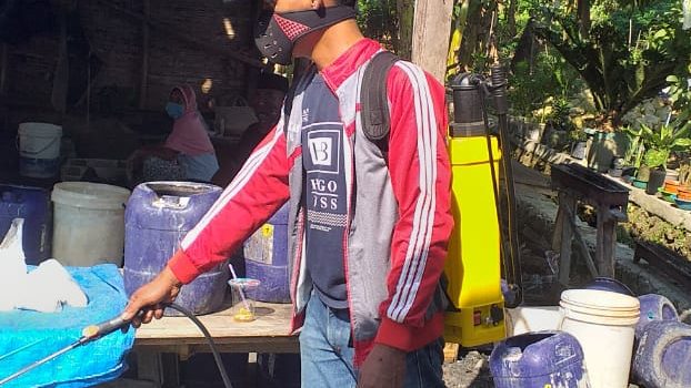 Penyemprotan Desinfektan di Desa Tambirejo