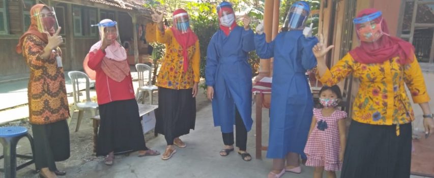 Penimbangan Balita dilakukan sesuai protokol kesehatan di Posyandu Sambung