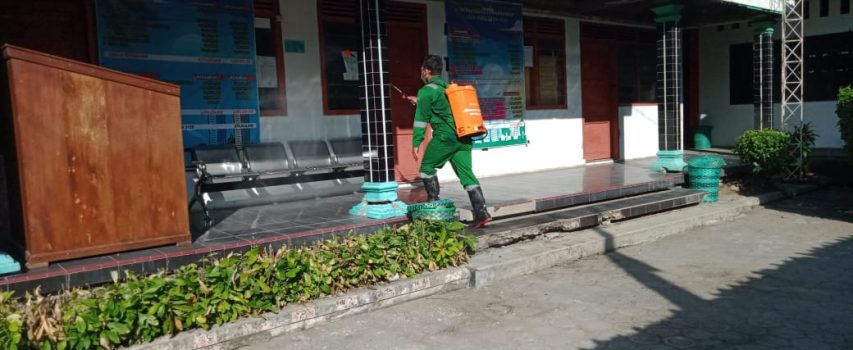 Puskesmas Gajah Lakukan Penyemprotan Desinfektan ditemapt Umum