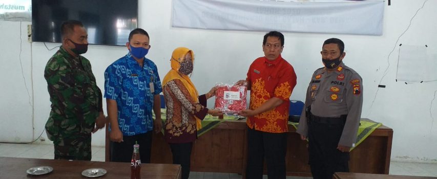 Sosialisasi & penyerahan 200 masker di Balai Desa Mlatiharjo